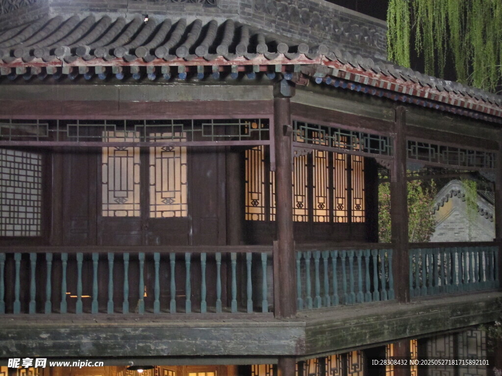 中式傳統木質樓閣建筑