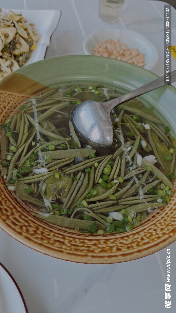 莼菜肉絲湯