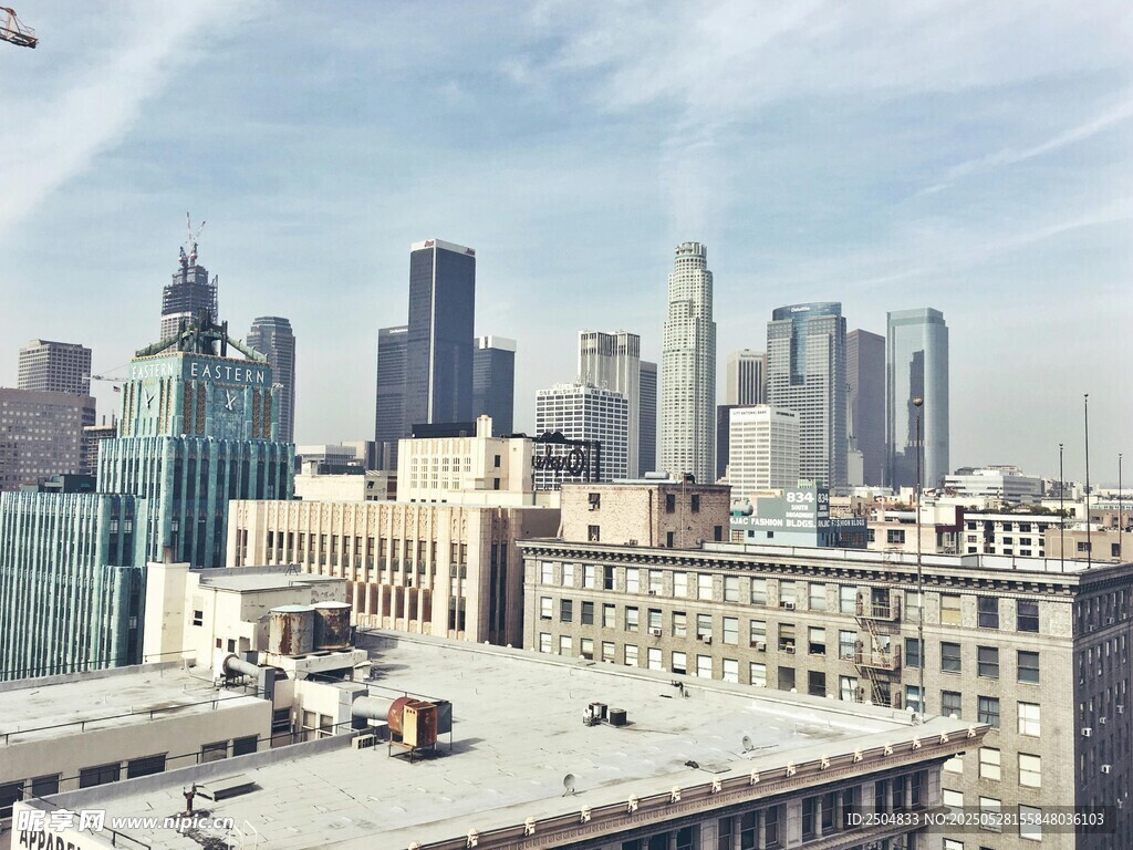 城市天際線俯瞰繁華景象