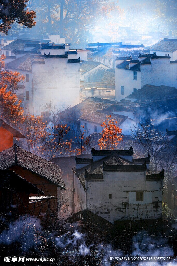 水墨風(fēng)格鄉(xiāng)村朦朧美景圖