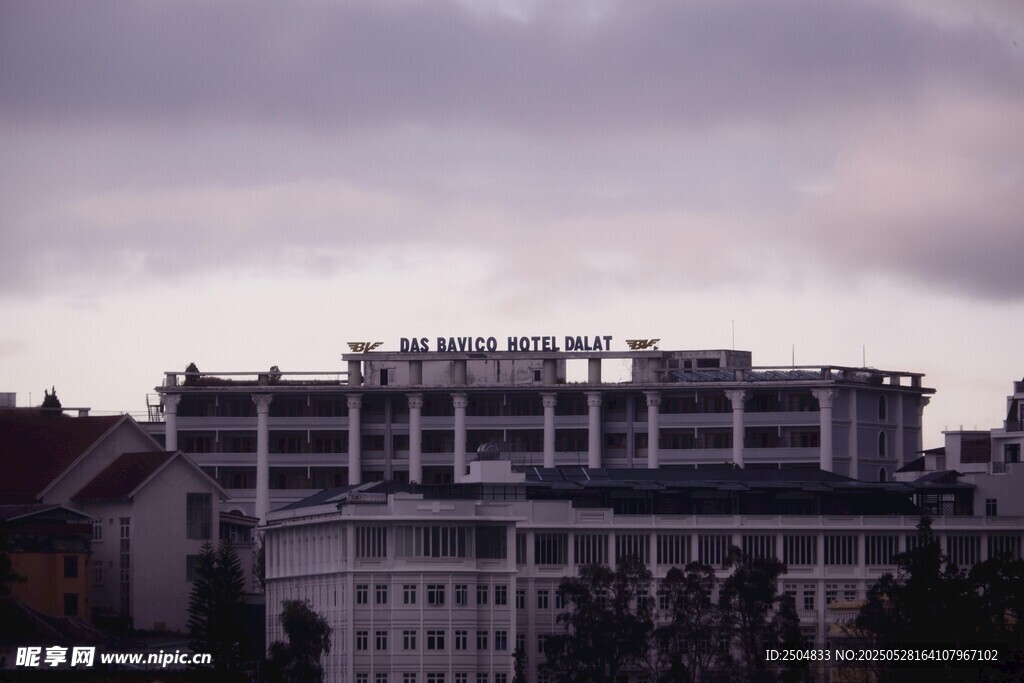 城市建筑群暮色景觀