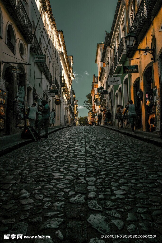 古老街巷的靜謐夜景