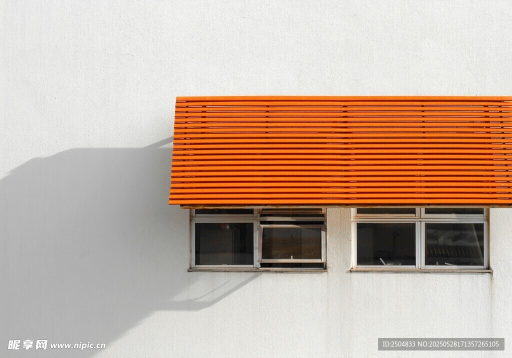 橙色屋頂?shù)暮喖s建筑