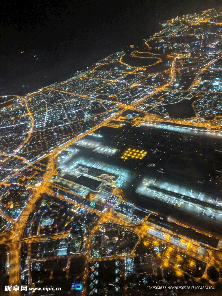 城市璀璨夜景俯瞰圖