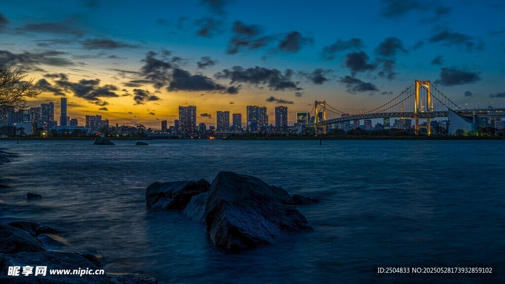 海濱城市黃昏美麗景致