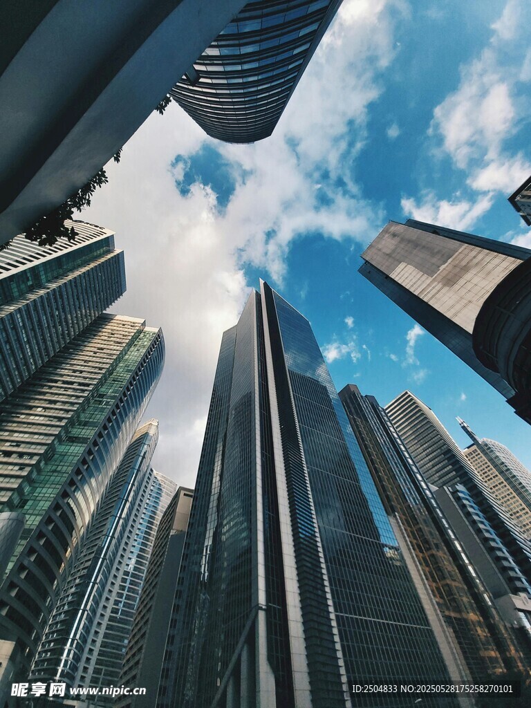 仰觀都市摩天大樓