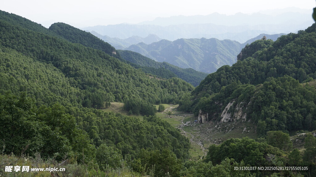 山間自然美景