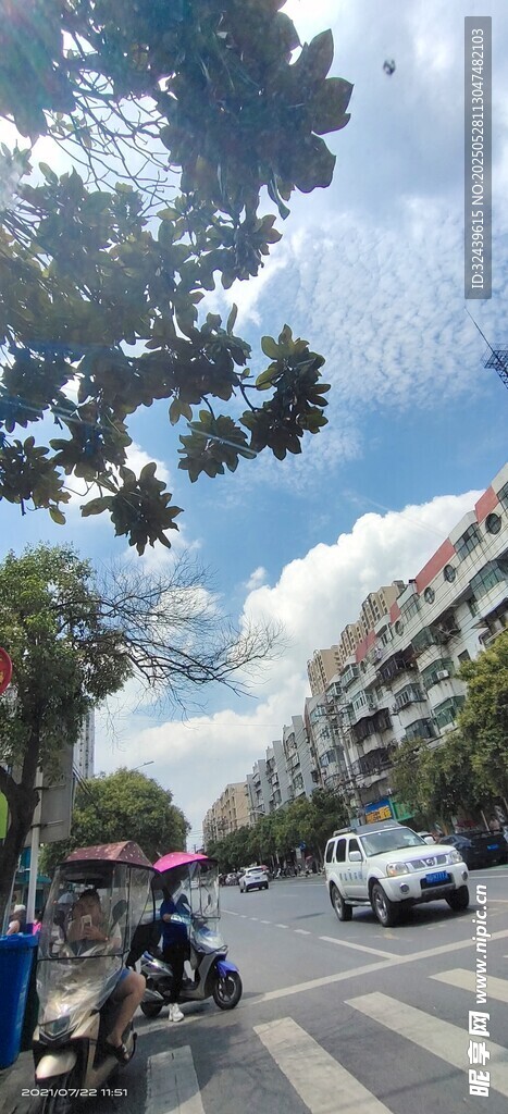 城市街道的日常景象