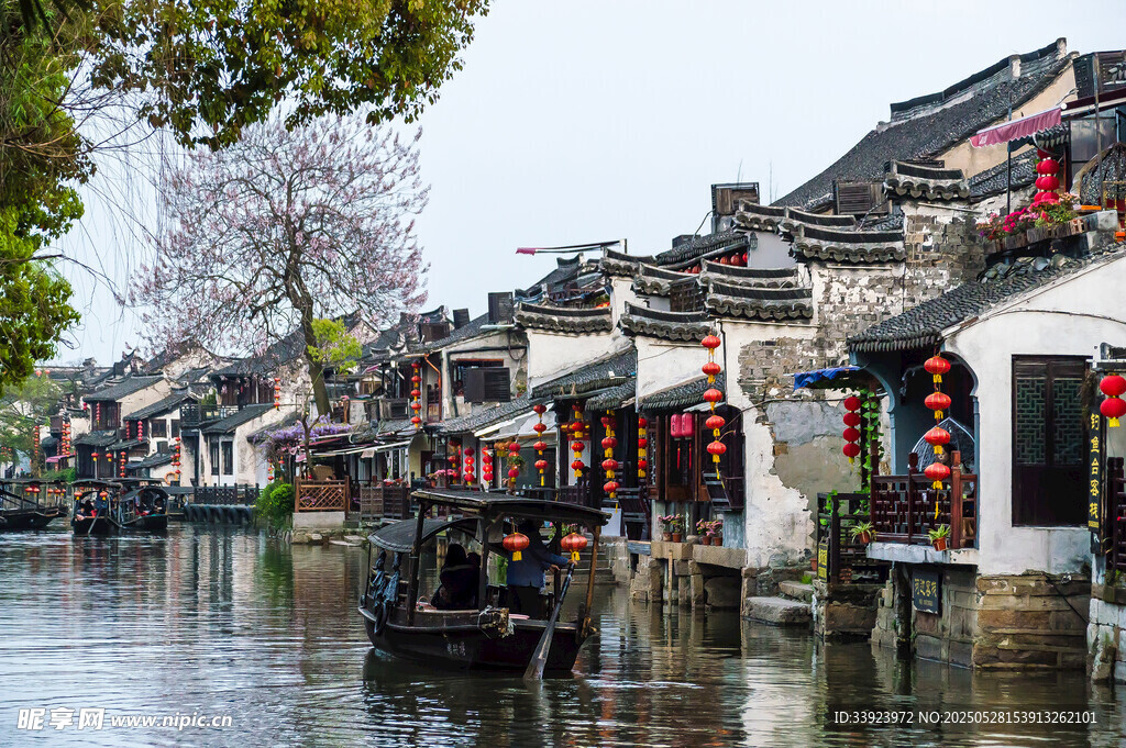 江南水鄉古巷小船景致