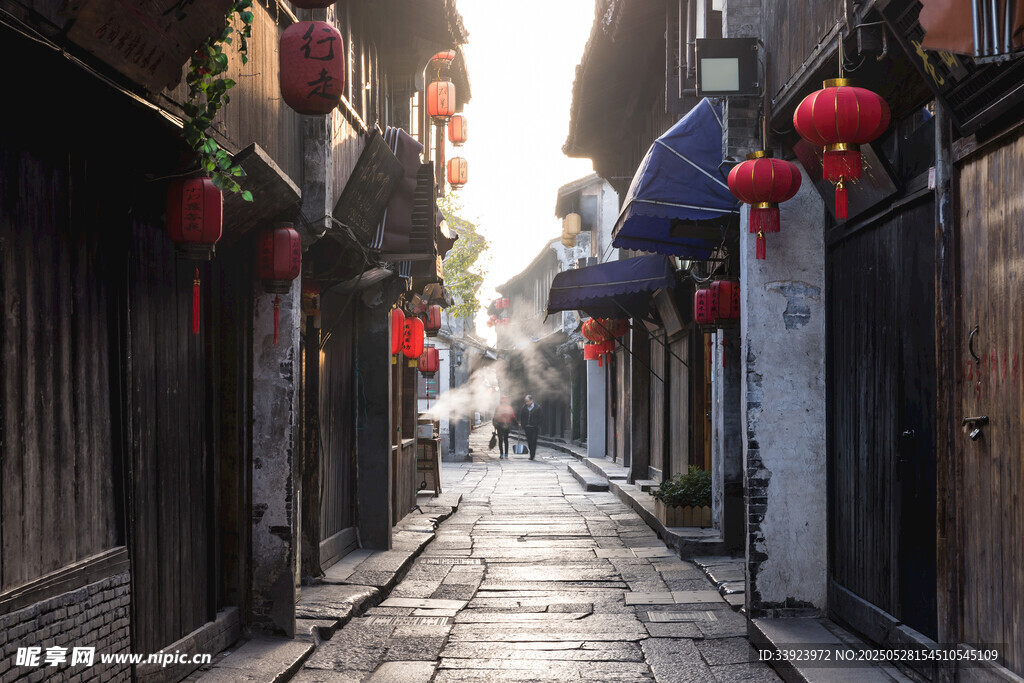古巷紅燈籠 盡顯中式韻味