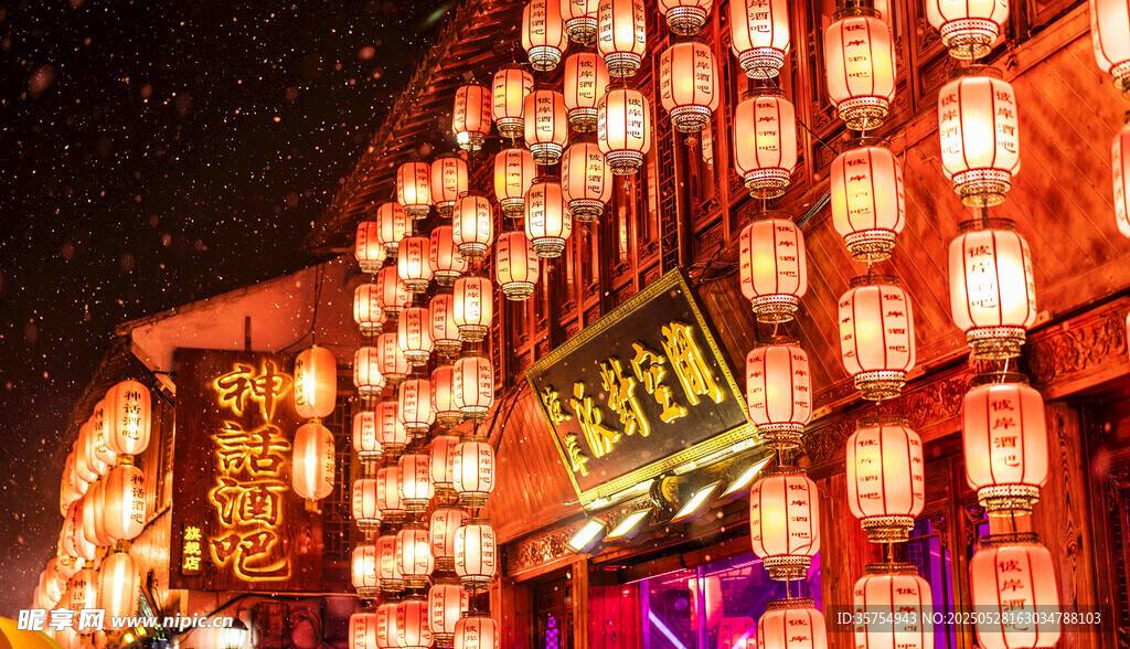 古街燈籠夜景璀璨迷人