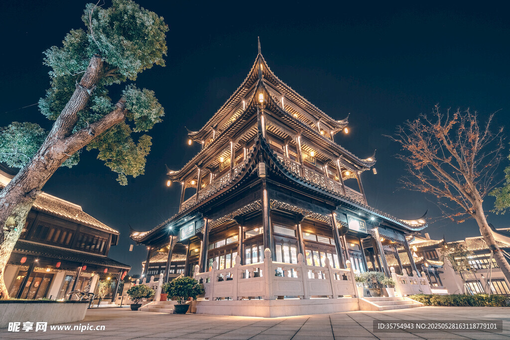 古樓夜景盡顯中式韻味