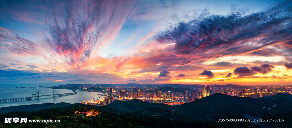 海邊絢麗晚霞天空美景