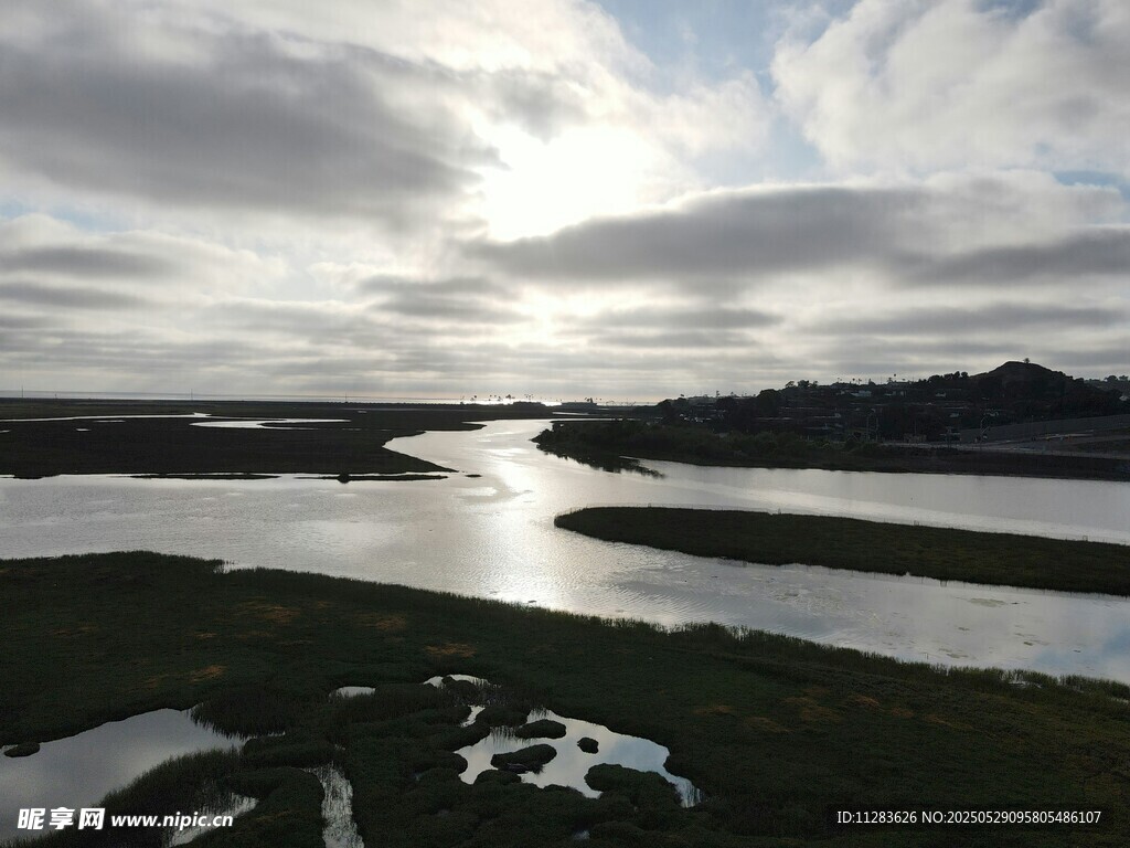 壯麗河灣與天際美景