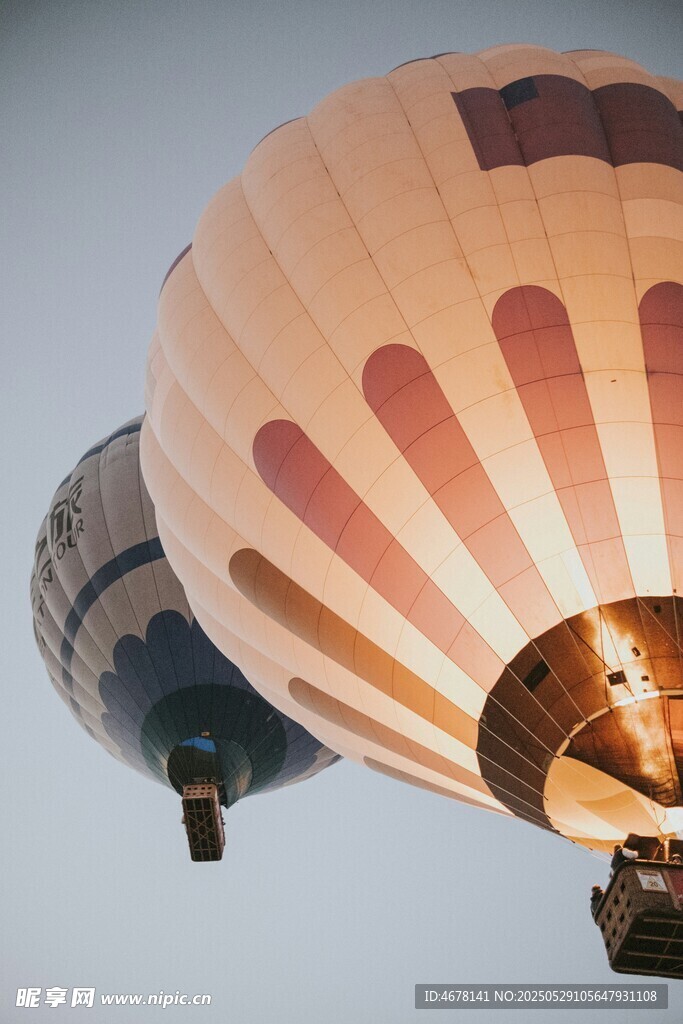 空中熱氣球 浪漫飛行景象