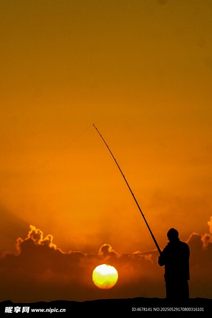 夕陽下的垂釣者
