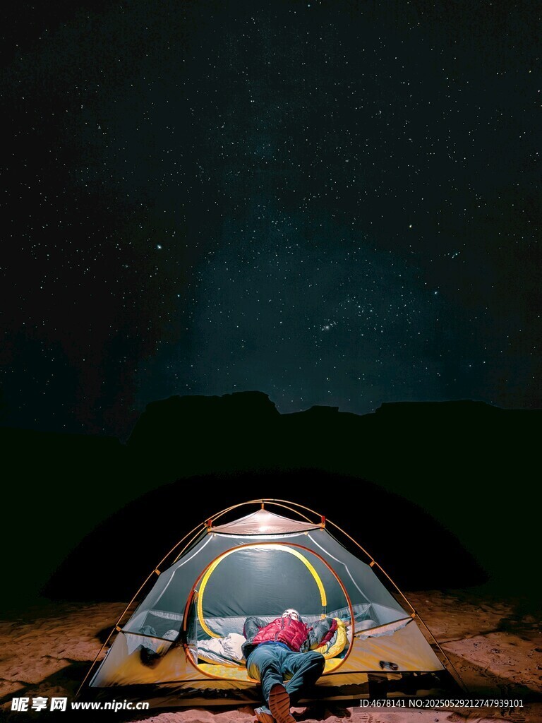 夜中露營者與璀璨星空