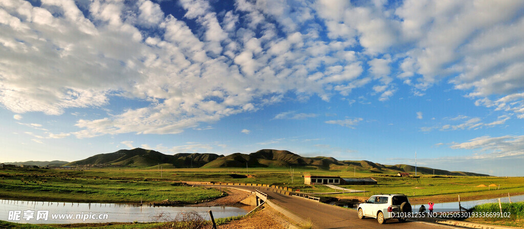 草原公路風(fēng)景