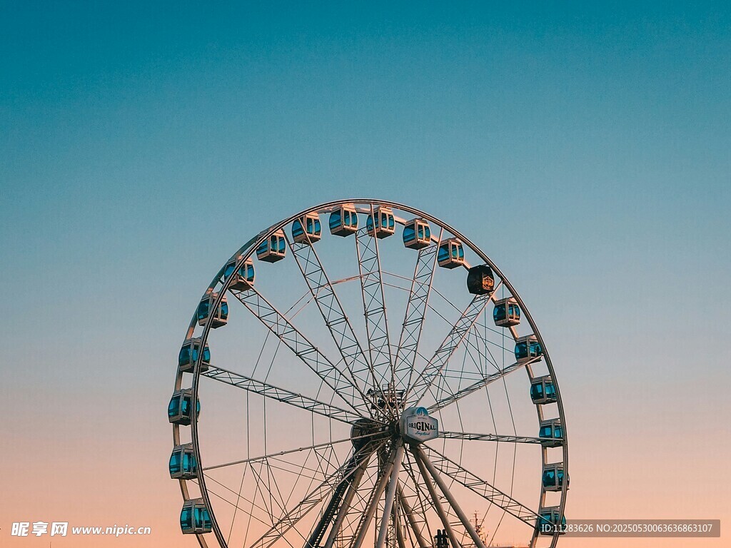 夕陽下的摩天輪