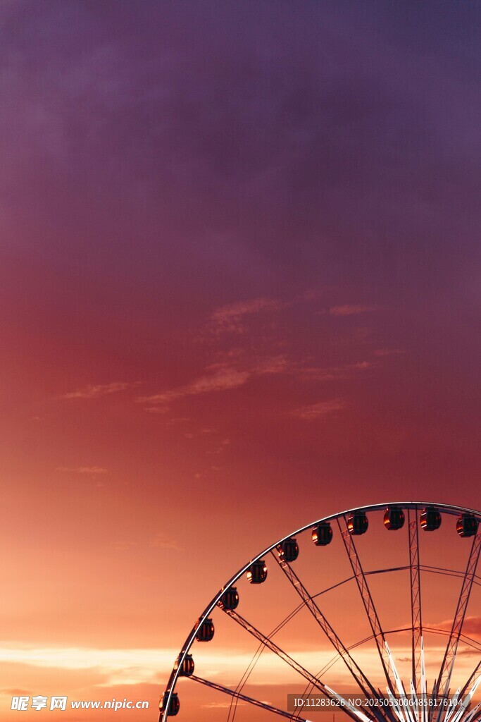 夕陽下的浪漫摩天輪