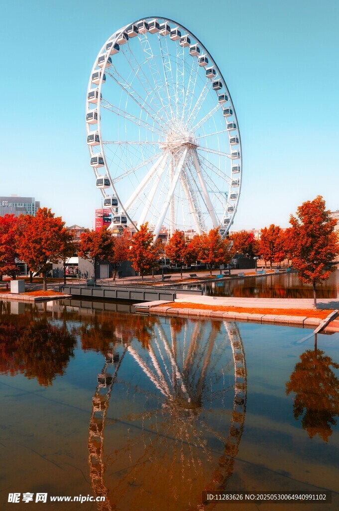湖畔摩天輪與秋日美景