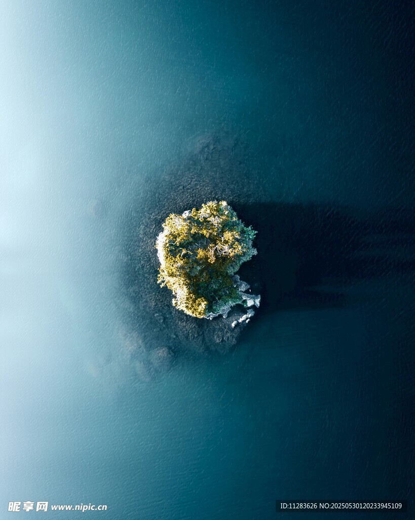 海上孤島俯瞰圖