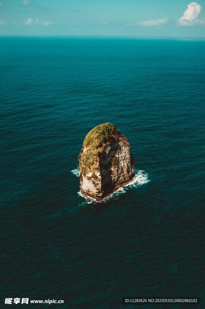 海中孤石