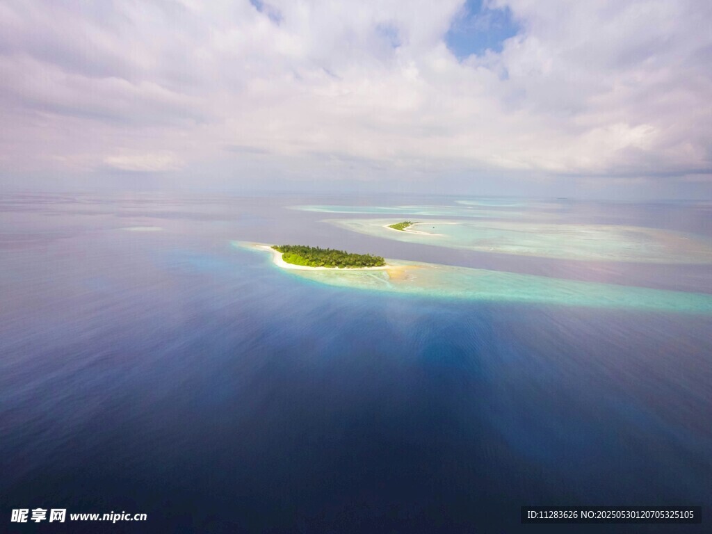 海上孤島與絢麗光影