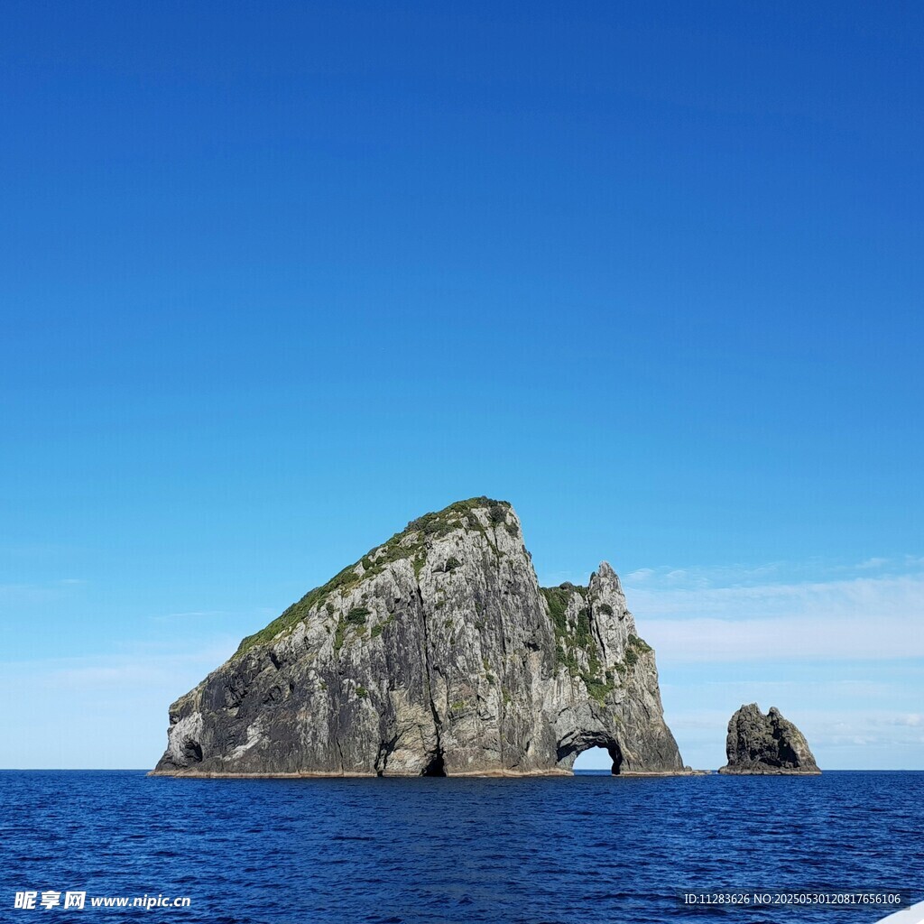 海上孤巖奇觀