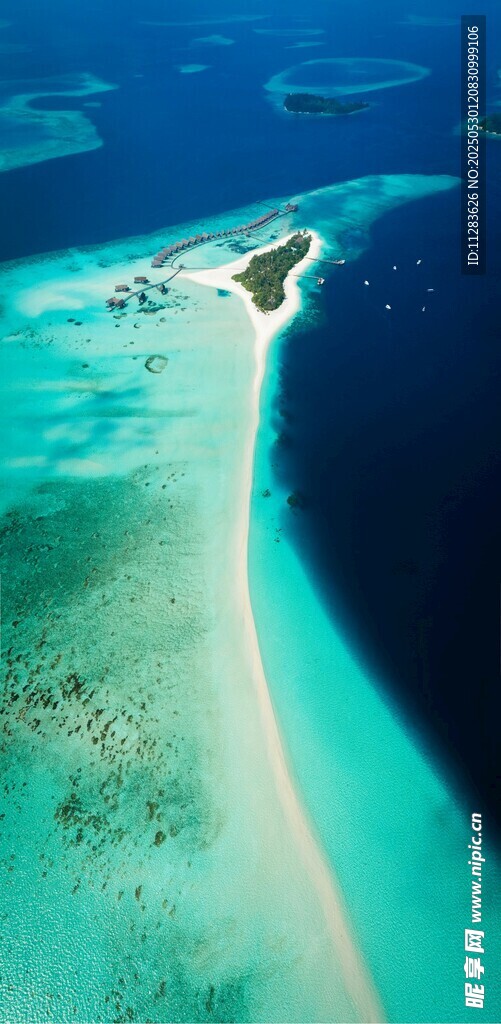 美麗海島淺藍海域景觀