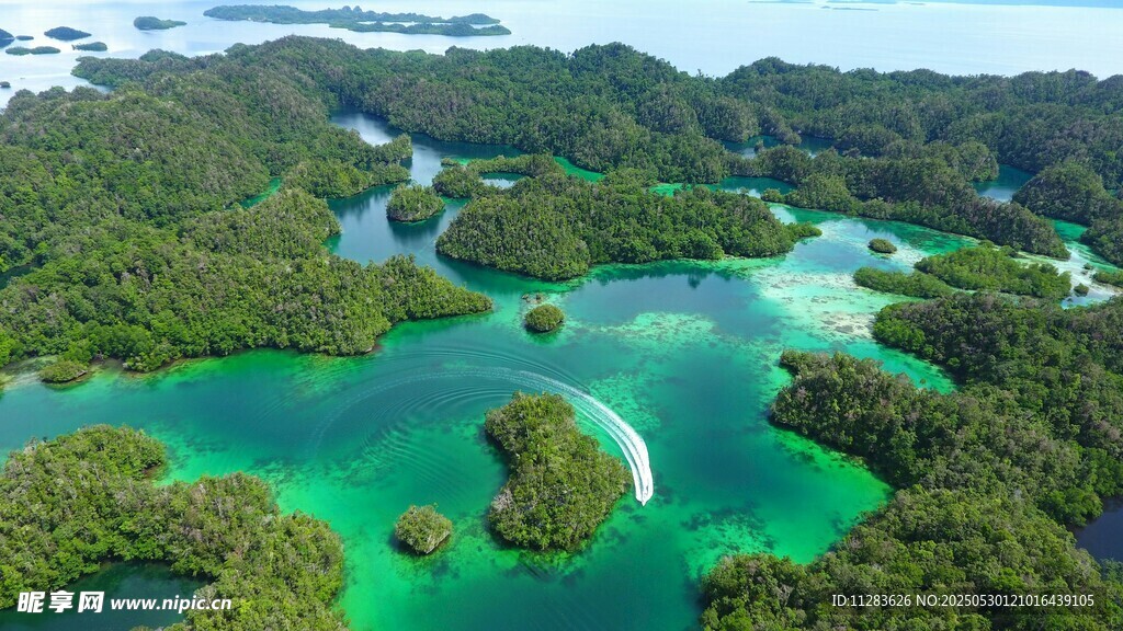 夢幻般的海島綠水景觀