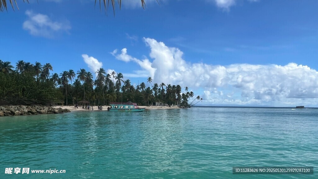 美麗海島清澈海水風景