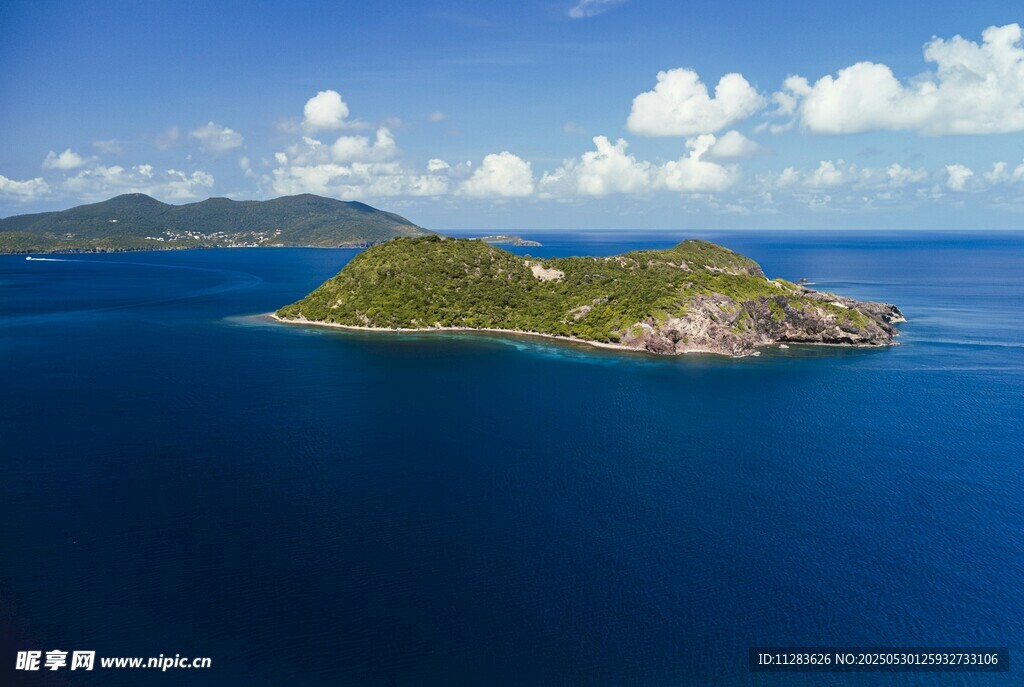 海上孤島美景