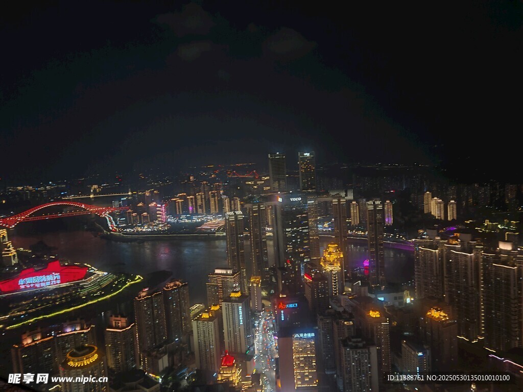 城市璀璨夜景俯瞰圖