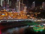 重慶夜景中的璀璨江畔風(fēng)光