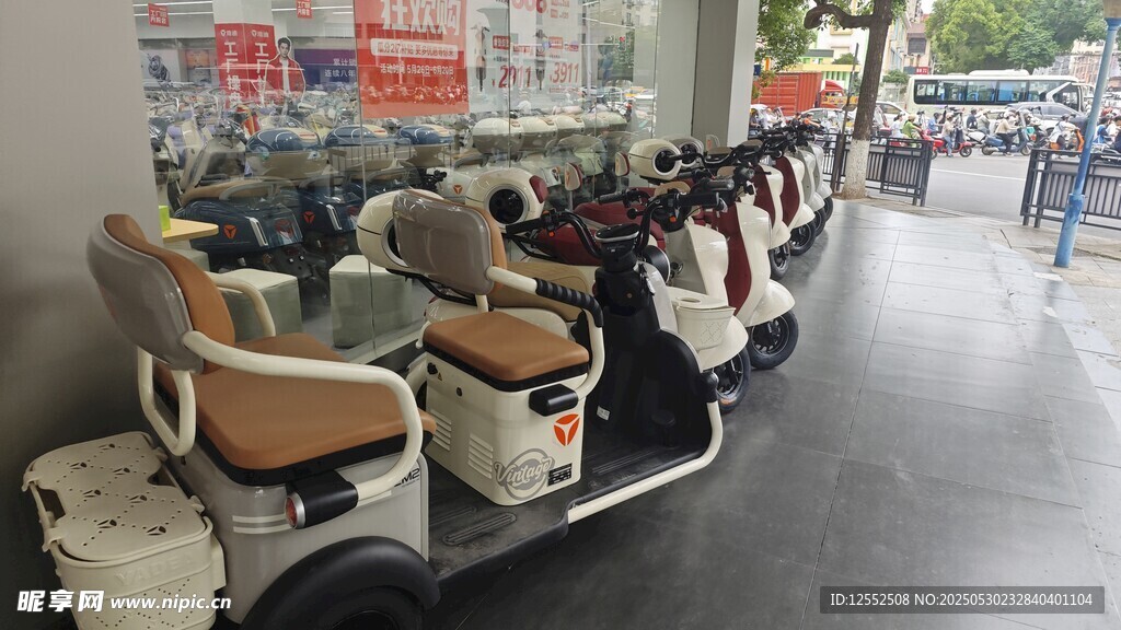 復古風電動車裝飾展示