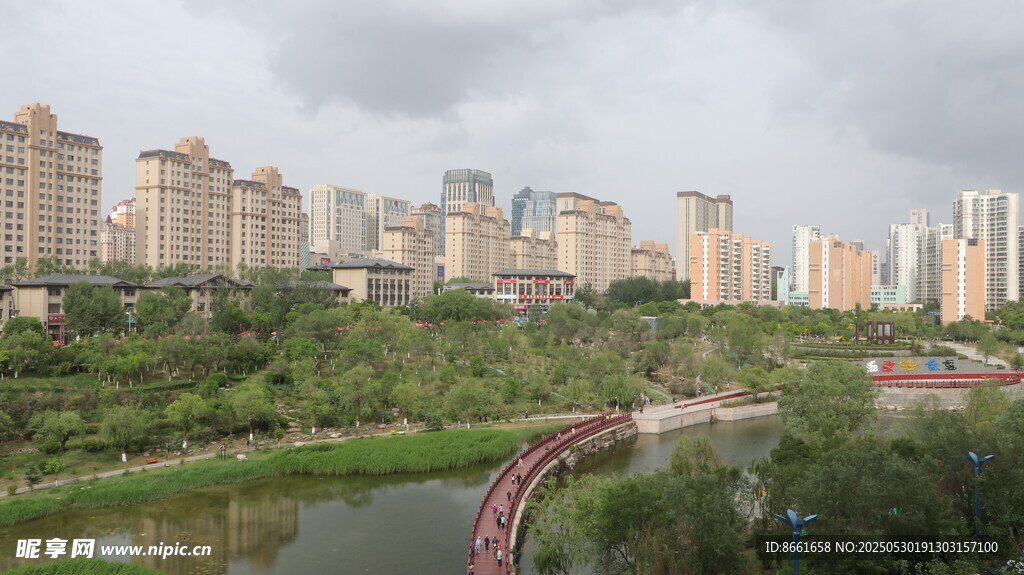 城市河畔景觀與建筑風光