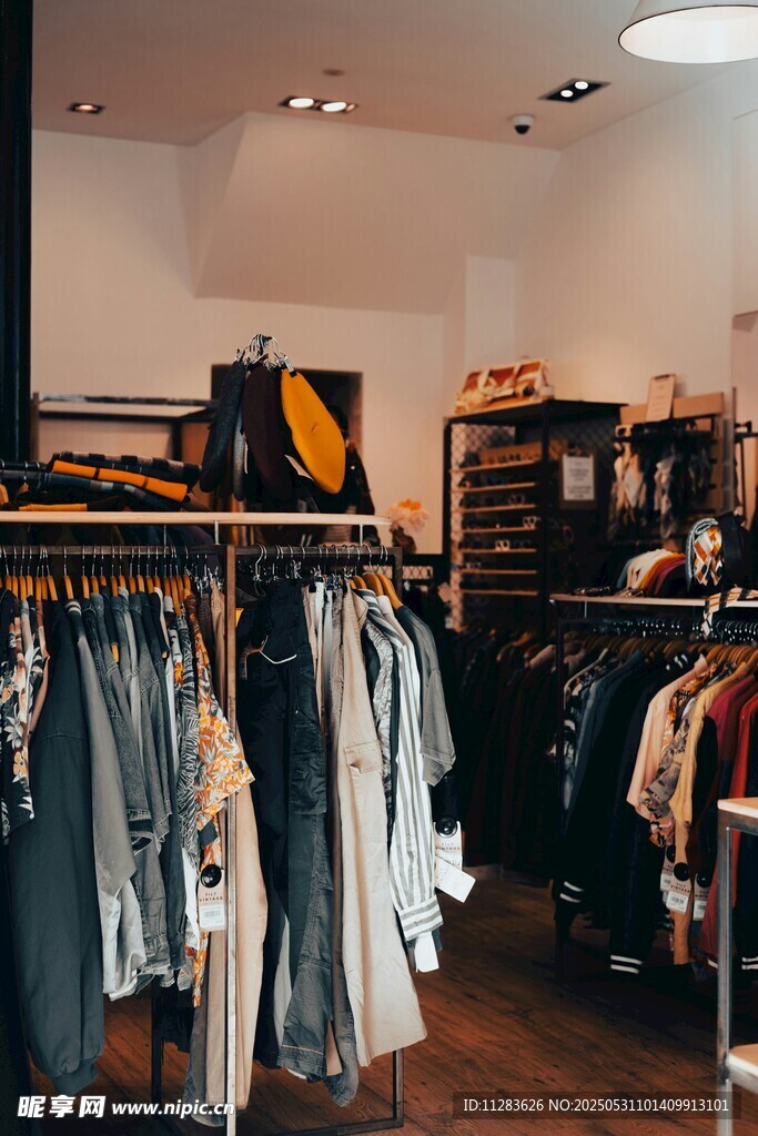 時尚服裝店內部陳列展示