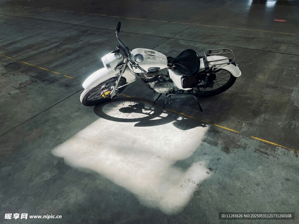 倒地摩托車特寫