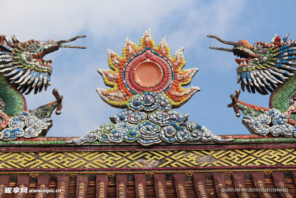 潮州開(kāi)元寺屋頂雙龍戲珠裝飾