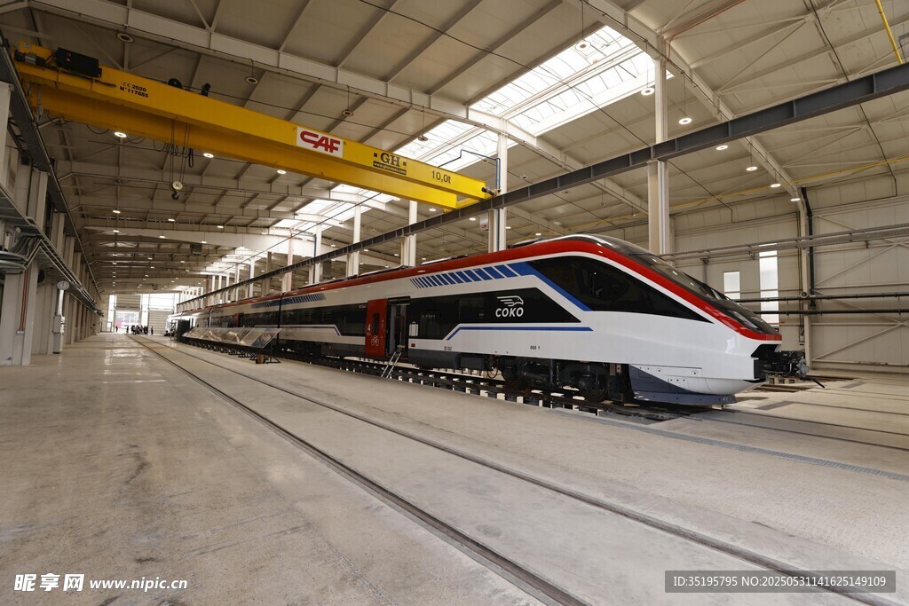 工廠內的高速列車