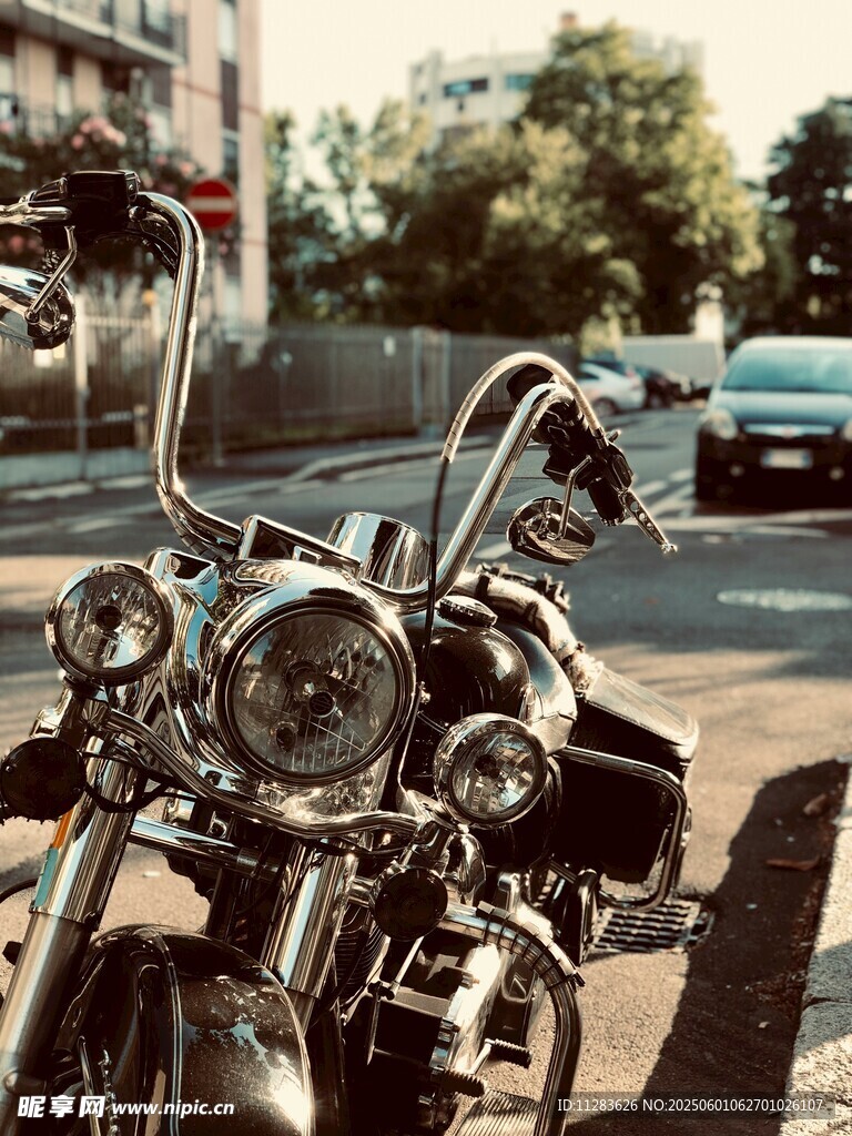 復(fù)古摩托車街頭特寫