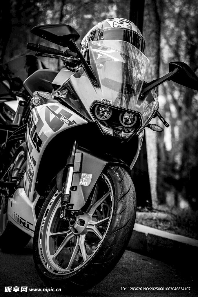 酷炫摩托車(chē)街頭靜態(tài)展示