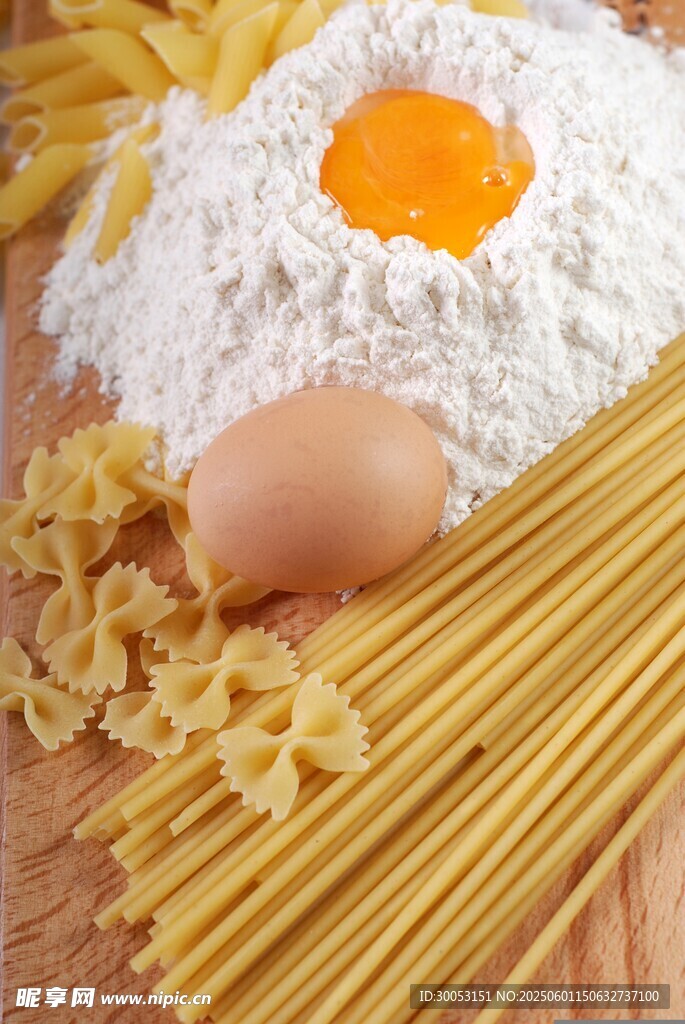 面粉雞蛋與意面食材組合