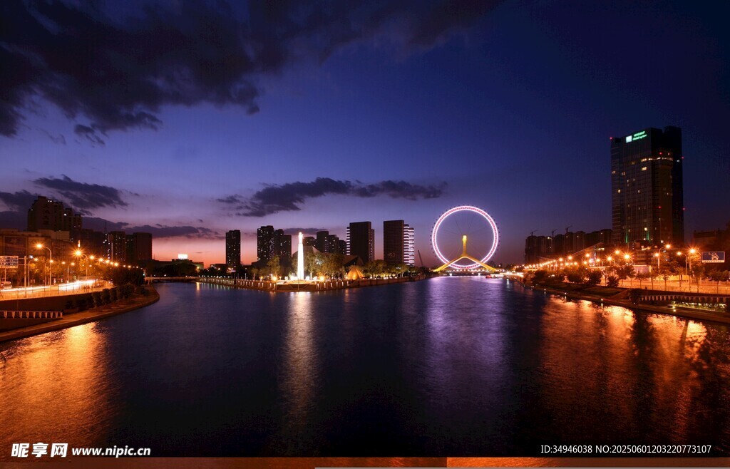 城市河畔璀璨夜景
