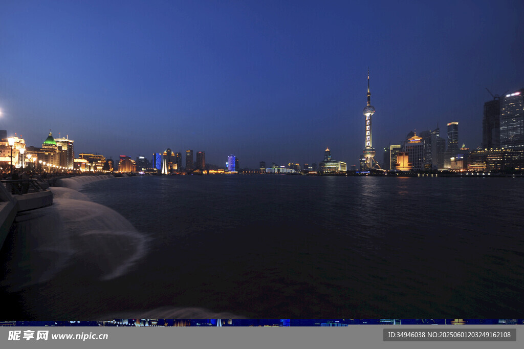 上海外灘璀璨夜景風光