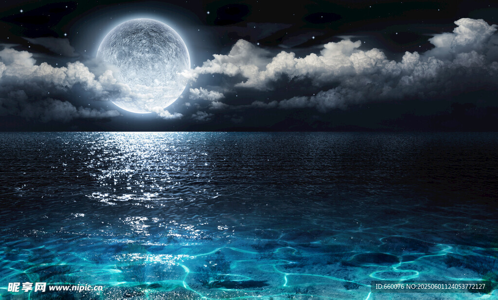 月夜下的靜謐海面