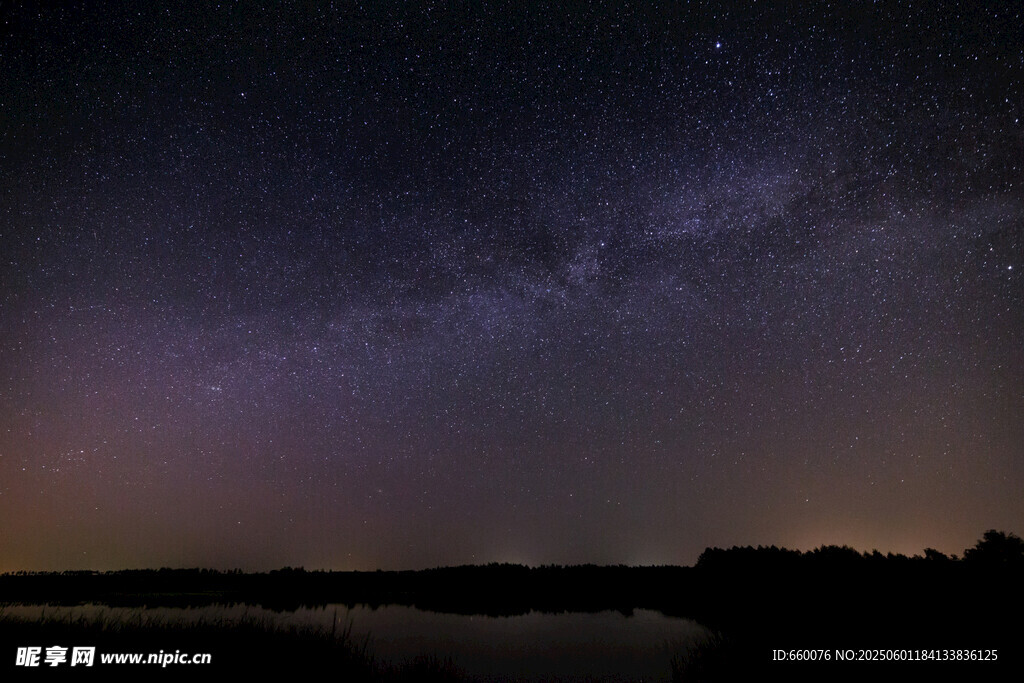 夜空下的星河美景