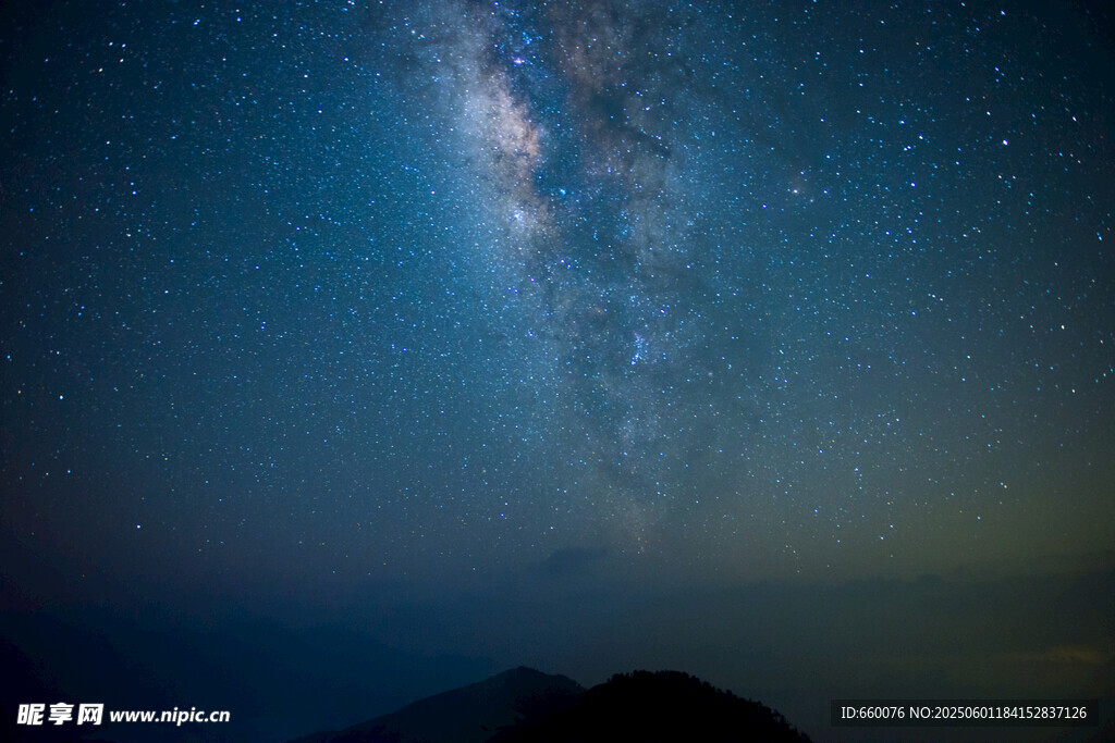 夜空下的璀璨星河