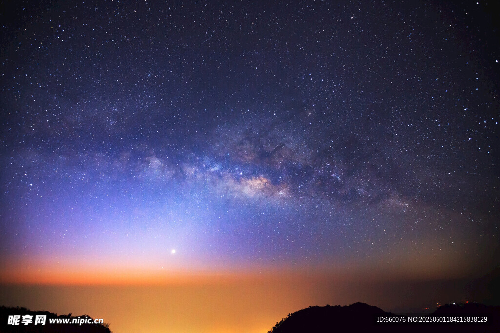 壯麗星空下的絕美天際線